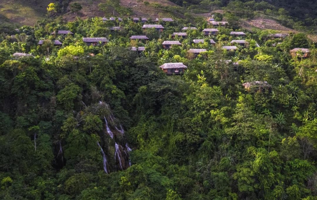 Các căn bungalow tại Avana Retreat Resort nhìn từ trên cao